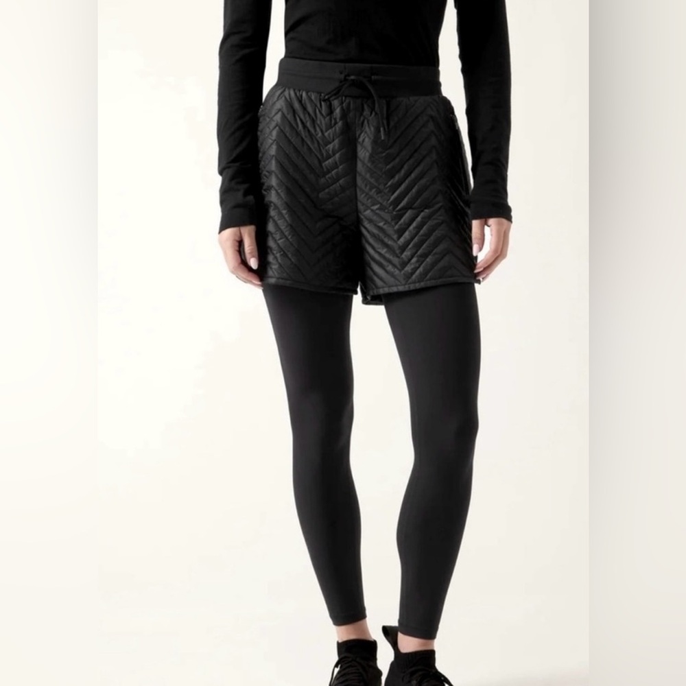 NWT ATHLETA Apres Quilted Nylon Ski Hiking Shorts Zip Pockets Winter Black $89